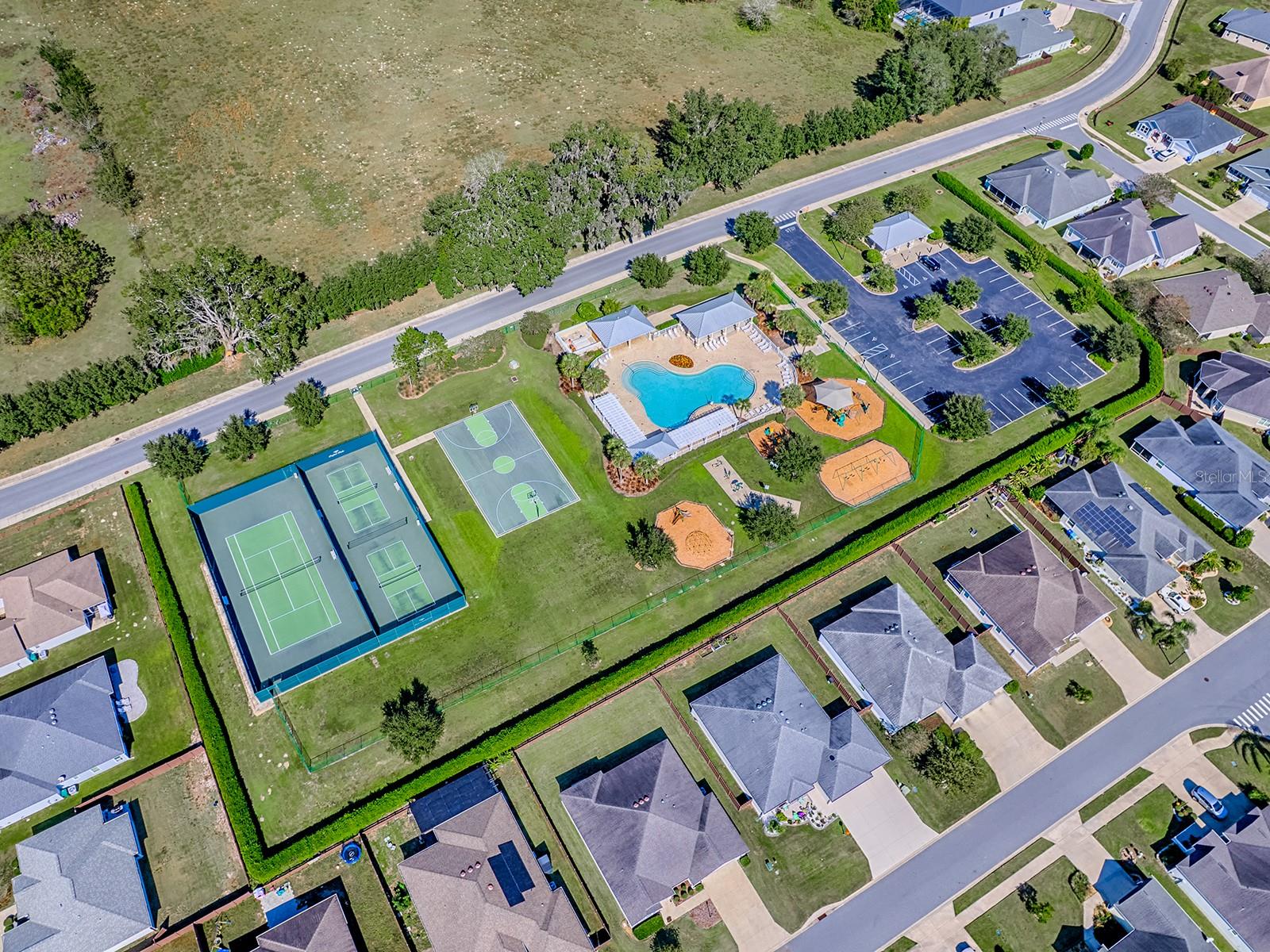 OXFORD OAKS PH ONE - Residential