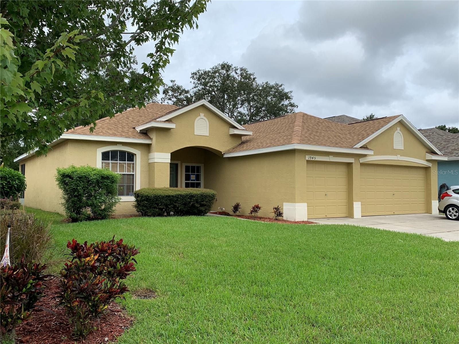 ALL I CAN SAY IS WHAT AN INCREDIBLE OPPORTUNITY! Newly remodeled home in the gated community of Key Vista. Incredible community with State of Georgia style oak tree paths and beautiful trees and foliage throughout. Home features NEW ROOF, NEW CABINETS, NEW GRANITE COUNTERTOPS, NEW FLOORING, NEW PAINT THROUGHOUT THE HOME, NEW LED LIGHTING, NEW BATHROOM FIXTURES, NEW 5" BASEBOARDS! Home in on a CONSERVATION LOT! NO BACKYARD NEIGHBORS! GIANT SCREENROOM!
Don't miss out on this opportunity! Buyers are gonna be looking at this one!