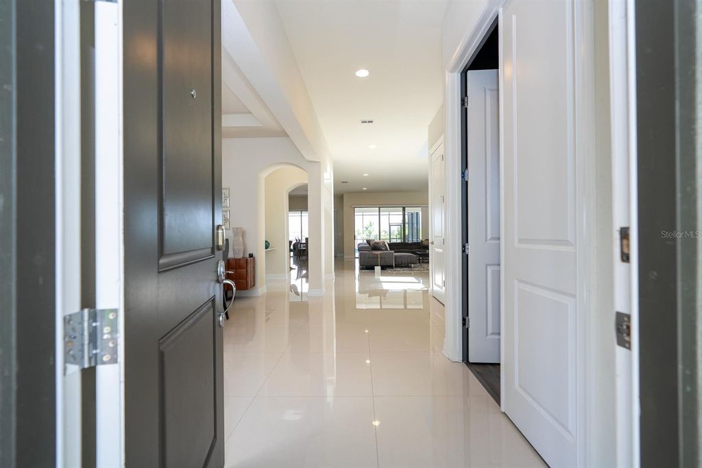 Photo of 11142 Lemon Lake Boulevard, Orlando, FL 32836 (MLS # O6401186)