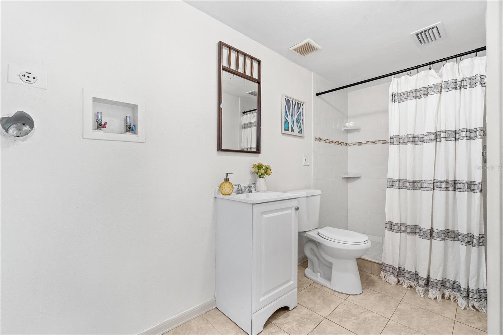 BAYOU HEIGHTS HANLONS - Residential