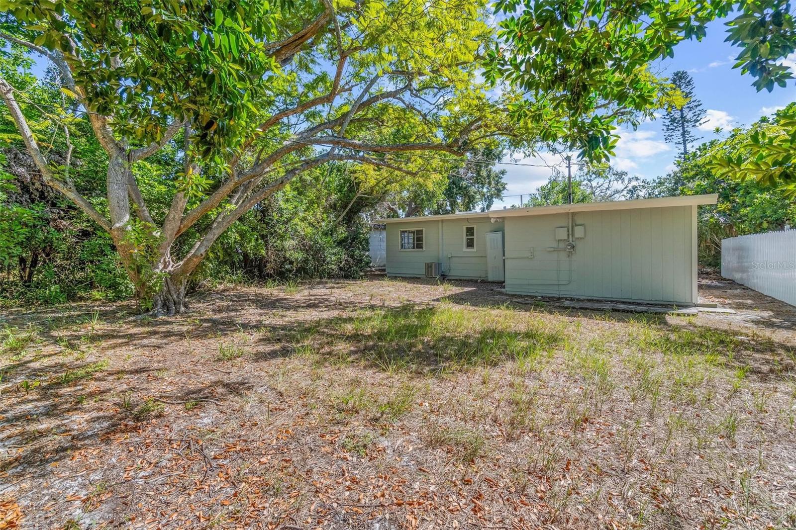 BAYOU HEIGHTS HANLONS - Residential