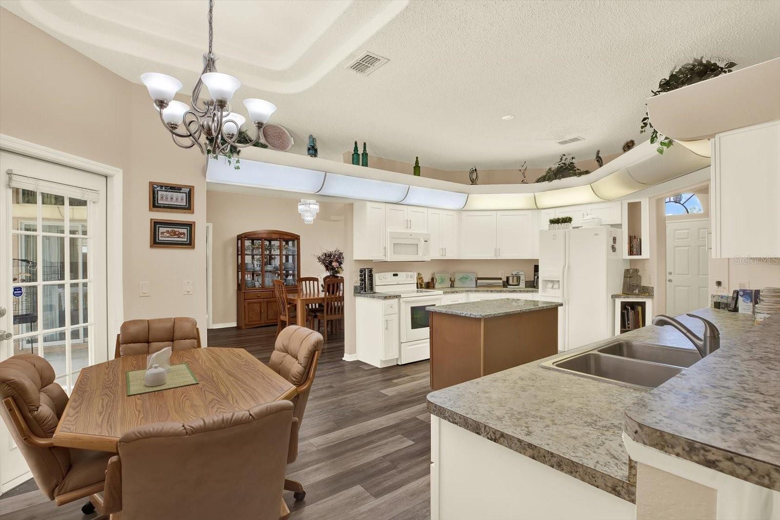 ROYAL HIGHLANDS - Residential