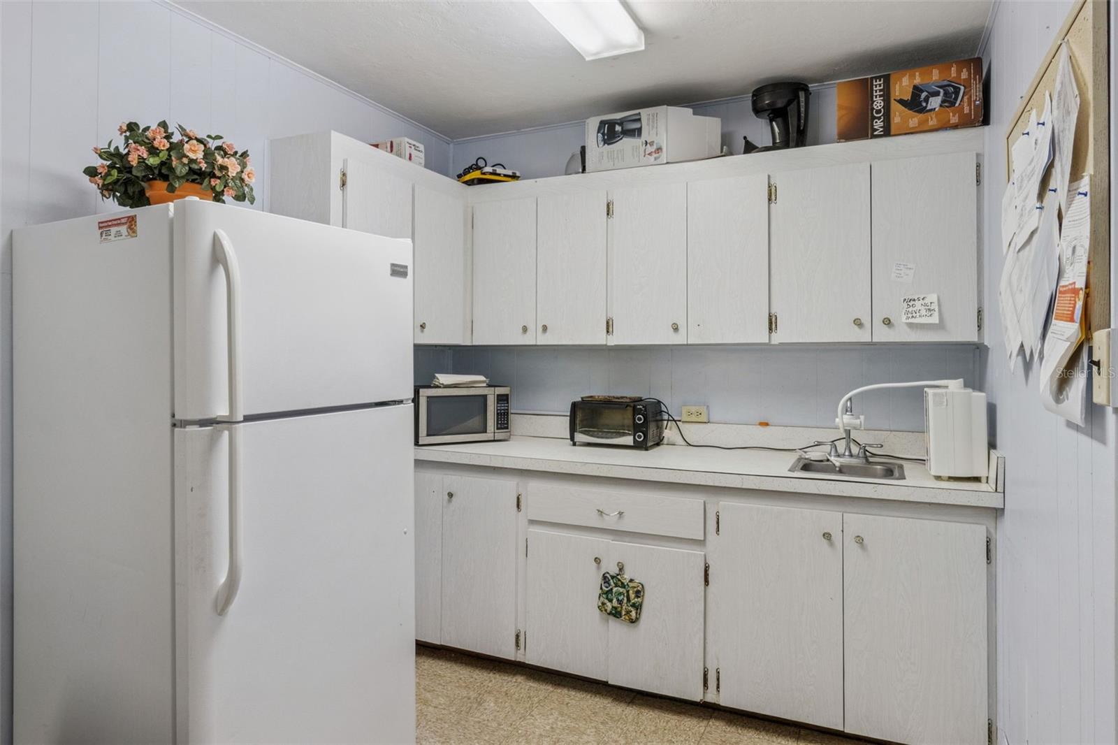 TROPICAL GARDENS - Commercial Sale