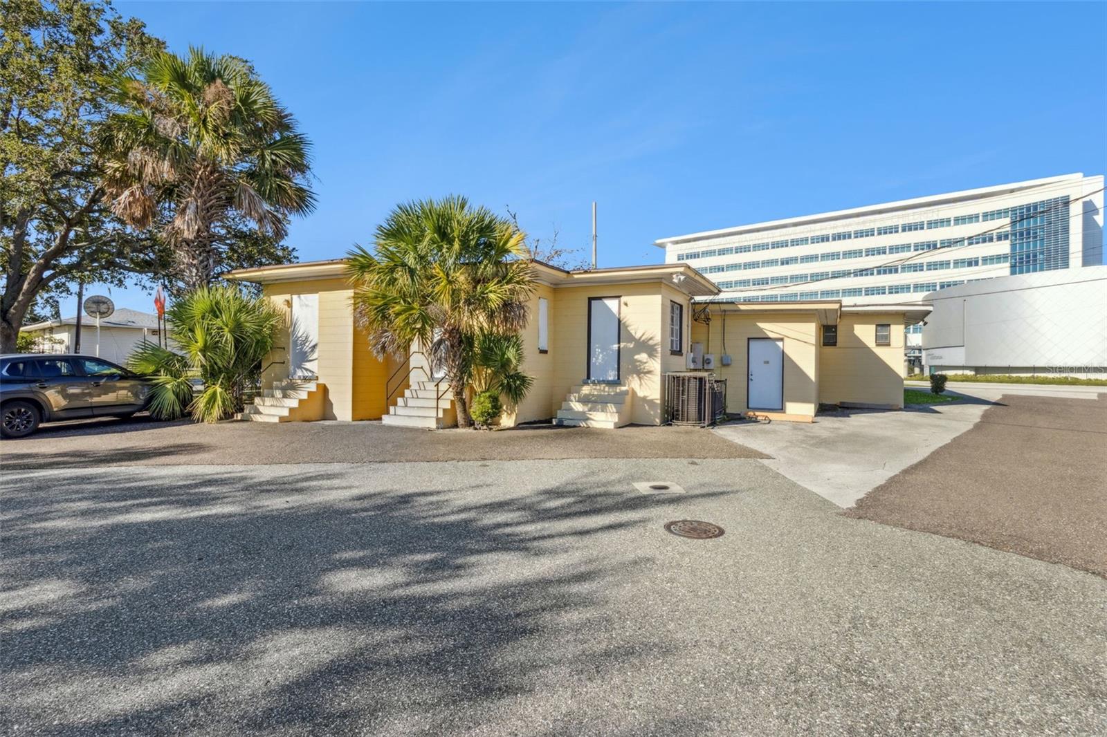 1231 LAKELAND HILLS BOULEVARD