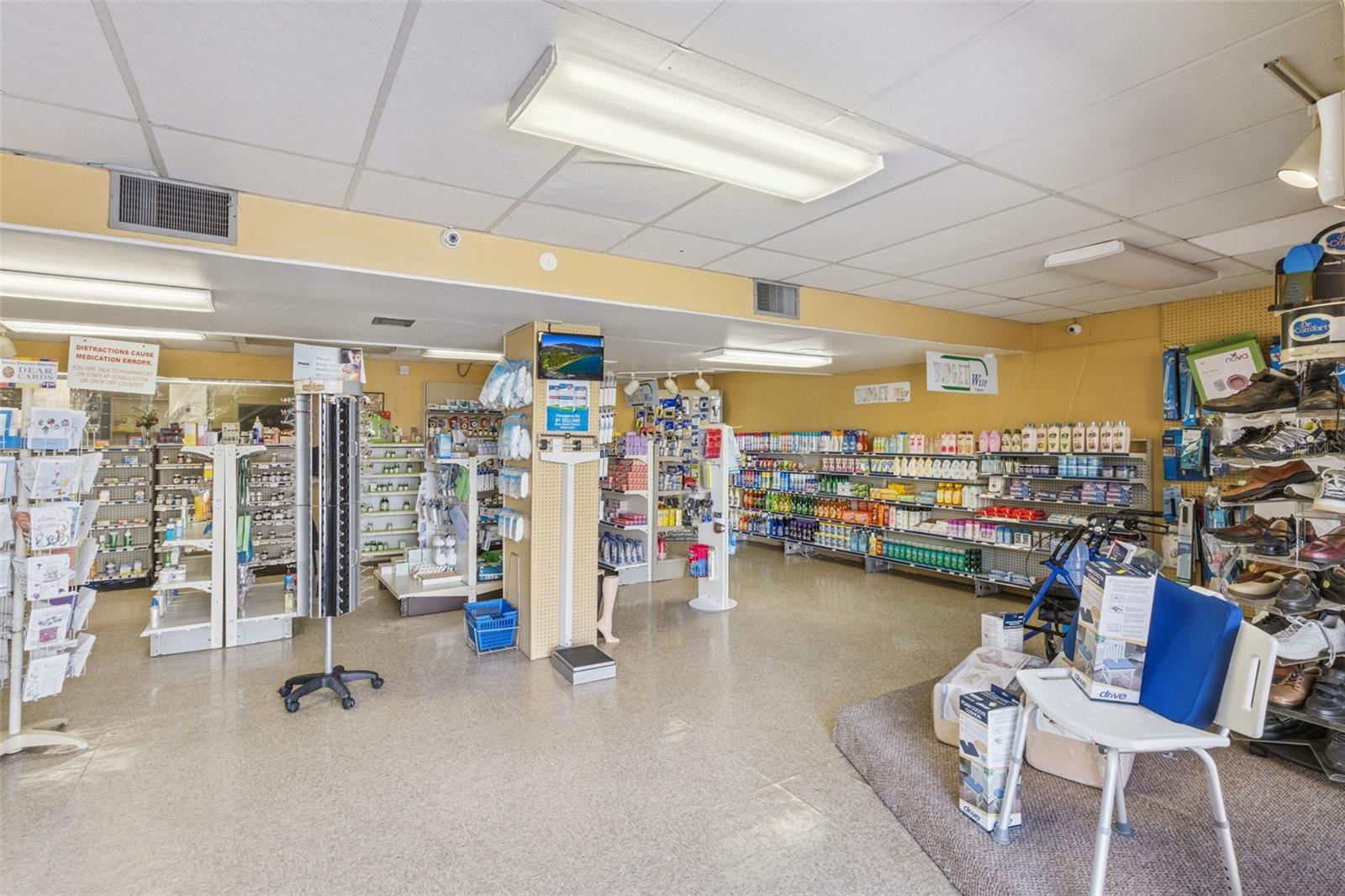 TROPICAL GARDENS - Commercial Sale