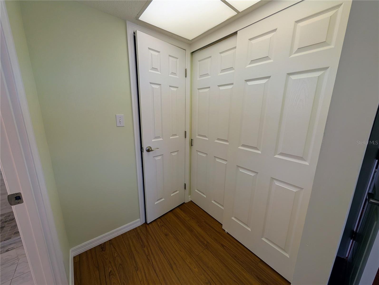 BAYSHORE ON THE LAKE APTS II SEC 1 - Residential