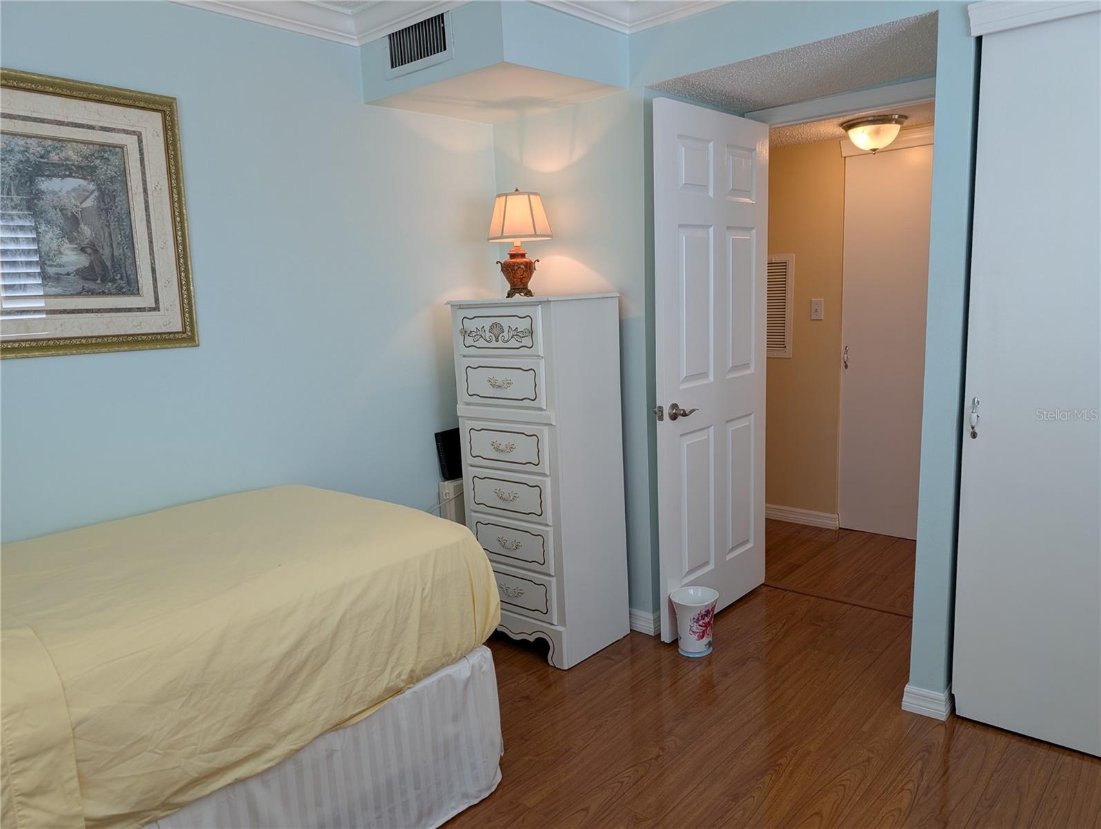 BAYSHORE ON THE LAKE APTS II SEC 1 - Residential