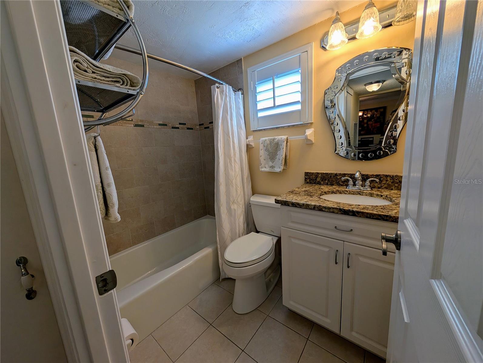 BAYSHORE ON THE LAKE APTS II SEC 1 - Residential