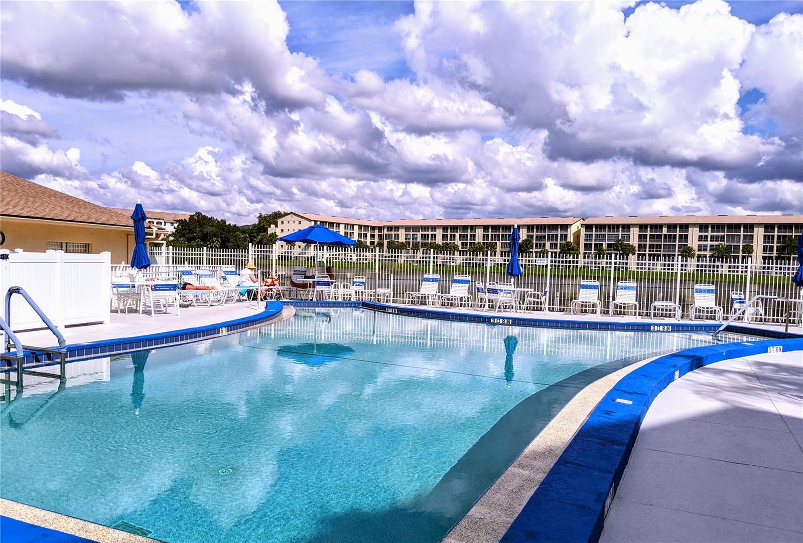 BAYSHORE ON THE LAKE APTS II SEC 1 - Residential