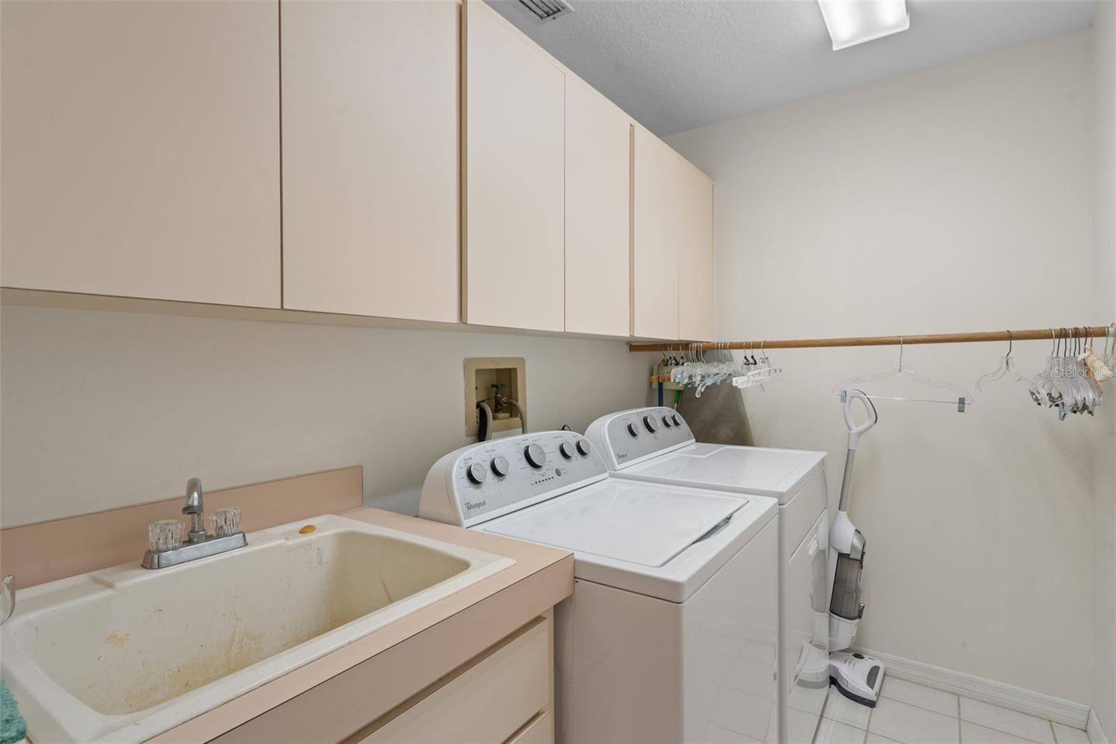 HUNTERS RIDGE - Residential