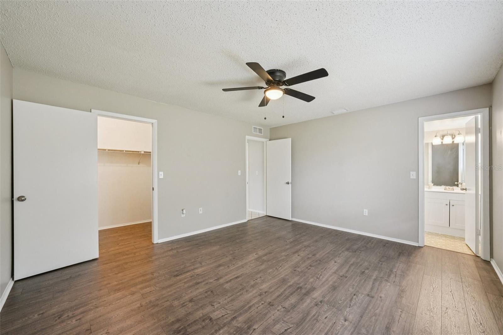 COUNTRY VILLAS - Residential