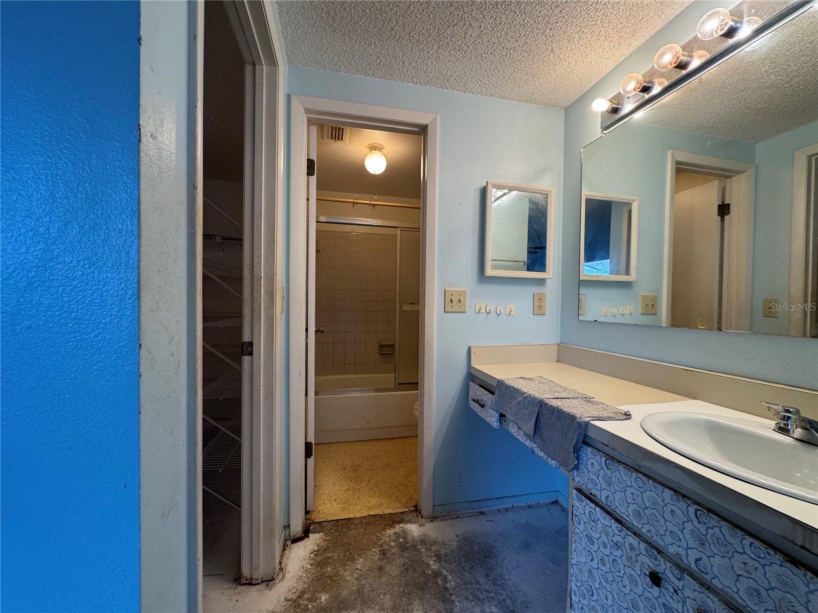 TIMBERLANE SUB UNIT 8C - Residential