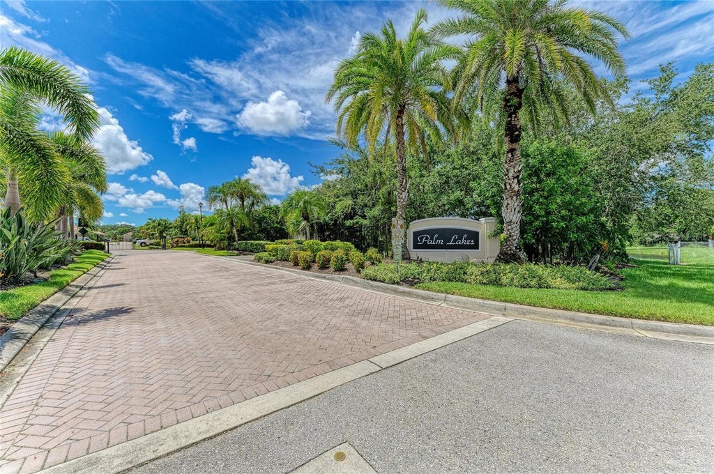 Photo of 7751 33rd Street E, Sarasota, FL 34243 (MLS # A4705220)