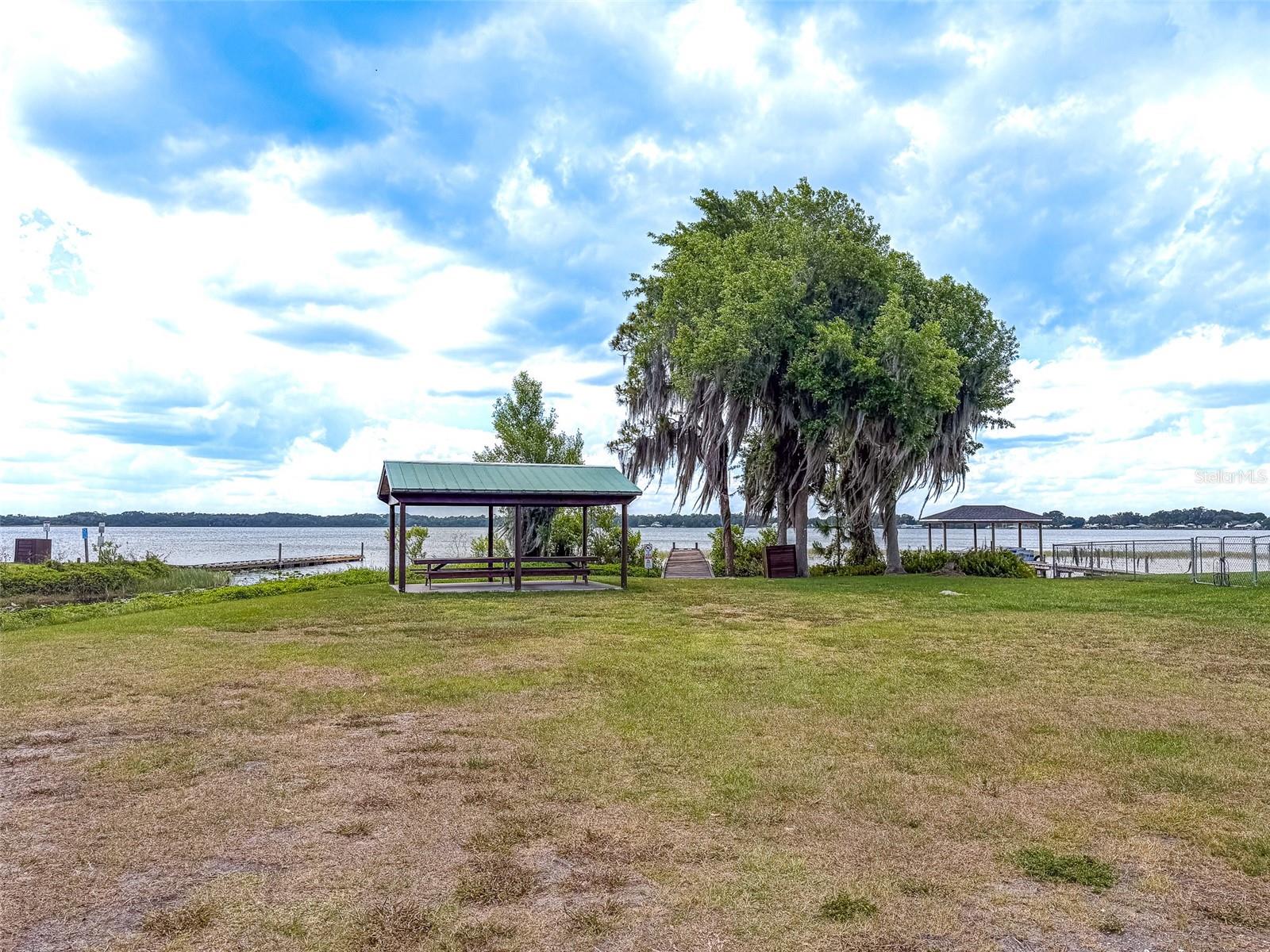 TWIN LAKES ESTATES - Residential