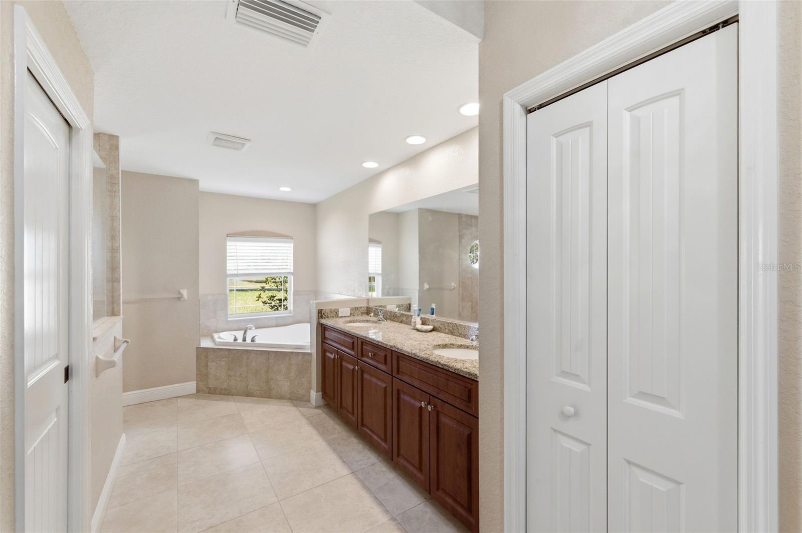 LAKE IN THE WOODS PH VI - Residential