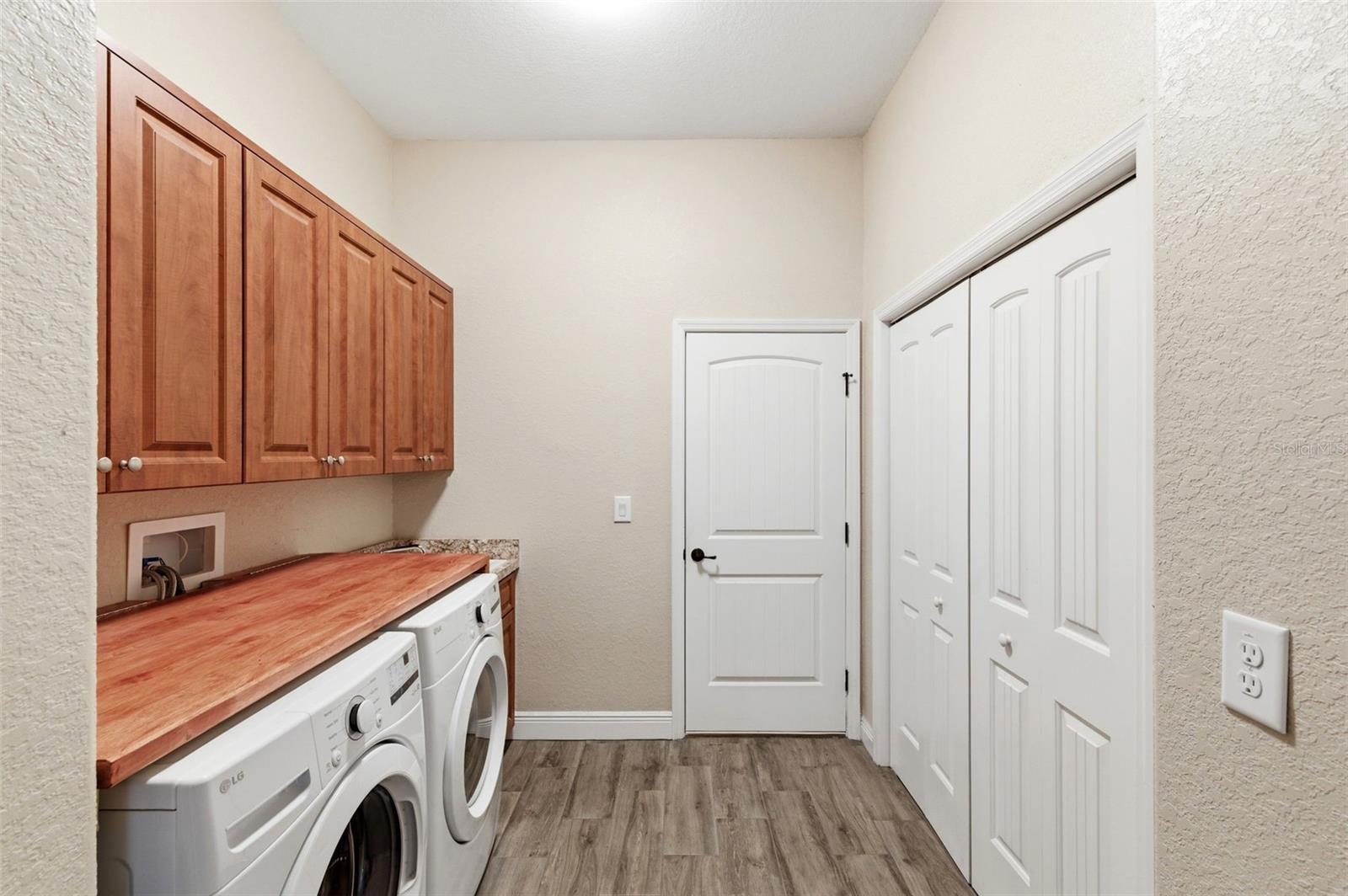 LAKE IN THE WOODS PH VI - Residential