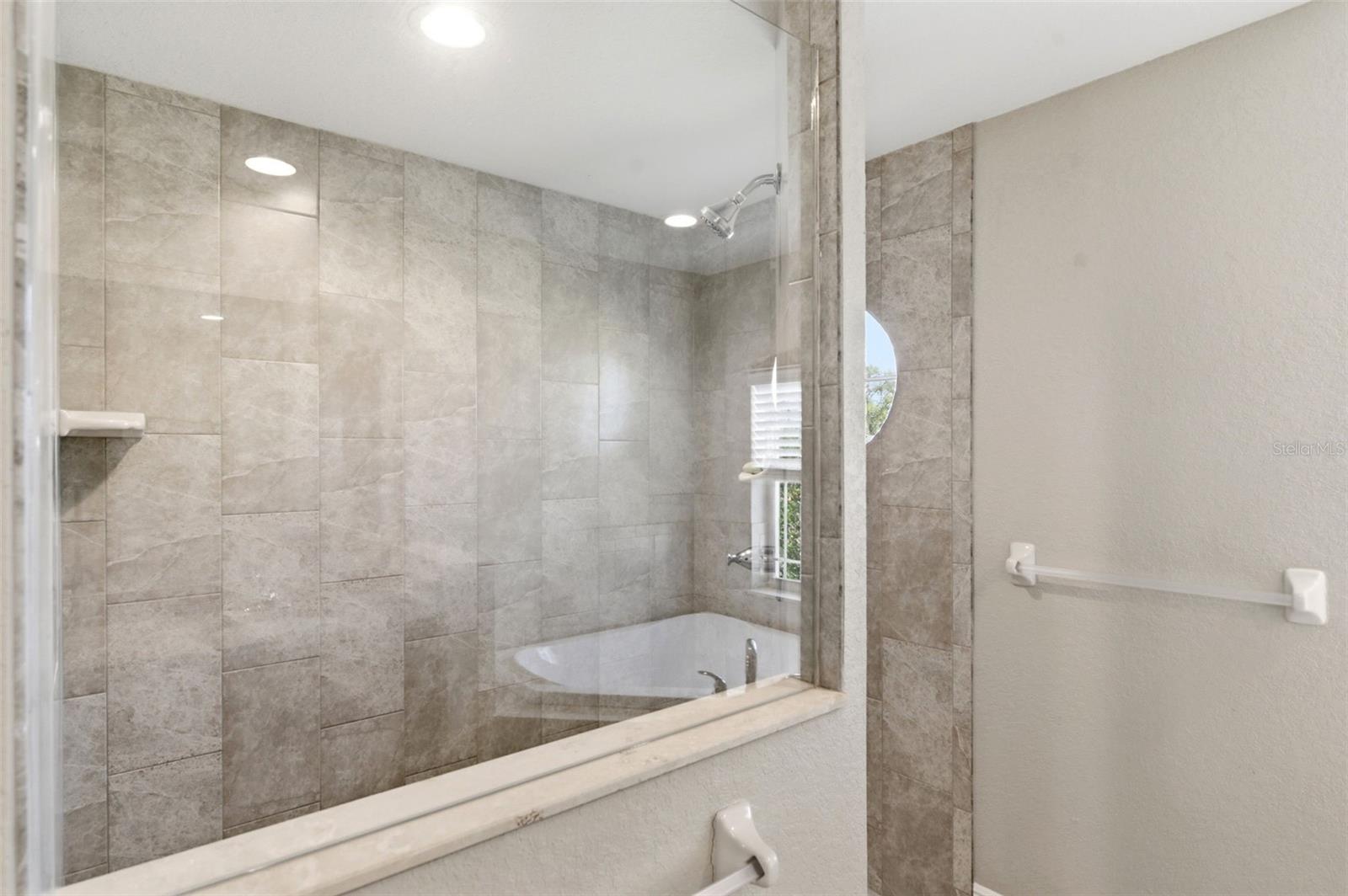 LAKE IN THE WOODS PH VI - Residential