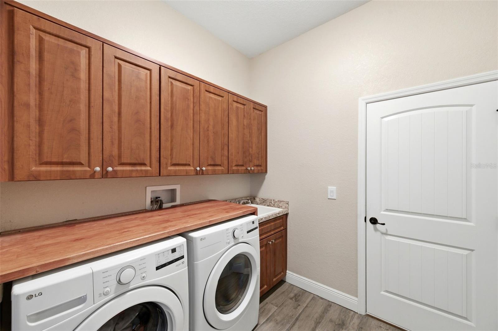 LAKE IN THE WOODS PH VI - Residential