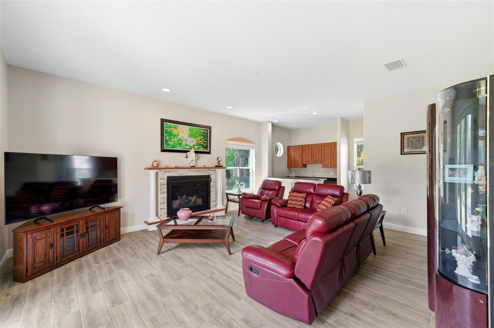 LAKE IN THE WOODS PH VI - Residential