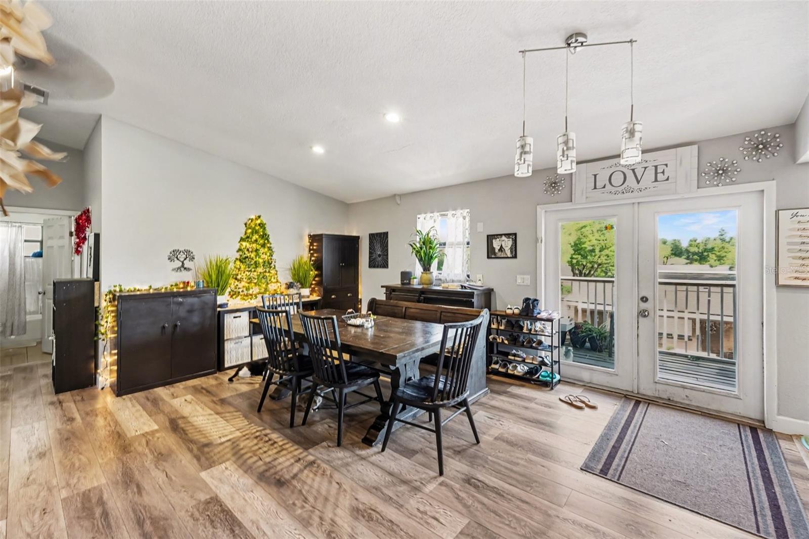 FOUR PINES - Residential