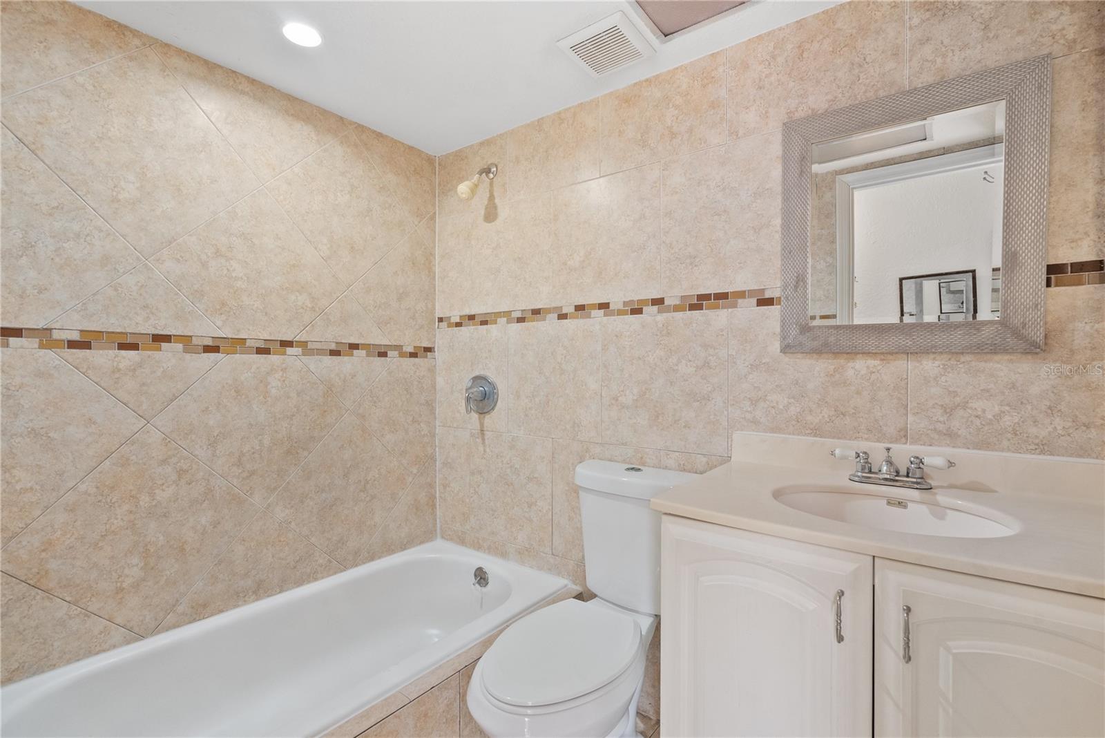 SEMORAN PINES REGIMES 01 & 04-08 - Residential