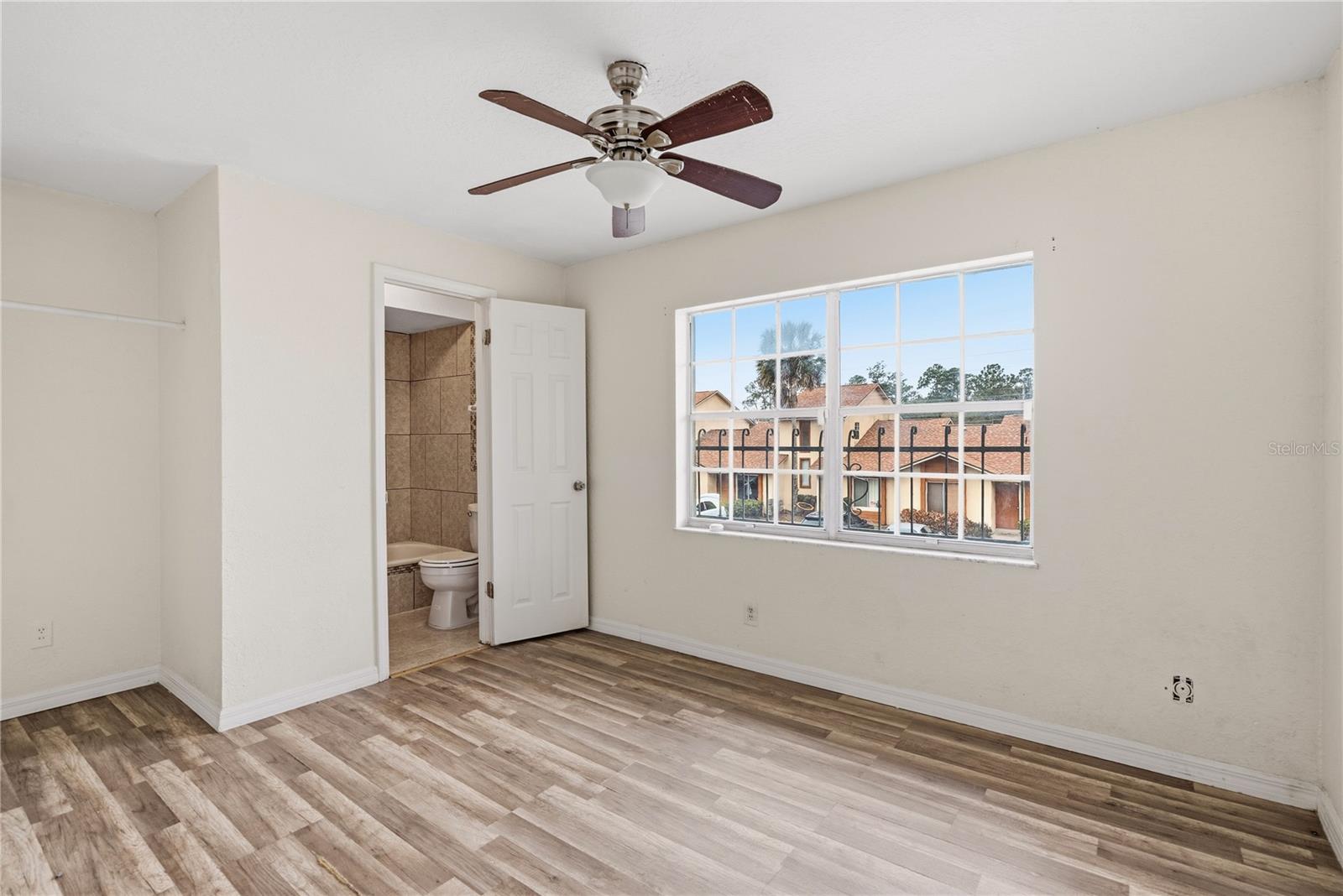 SEMORAN PINES REGIMES 01 & 04-08 - Residential