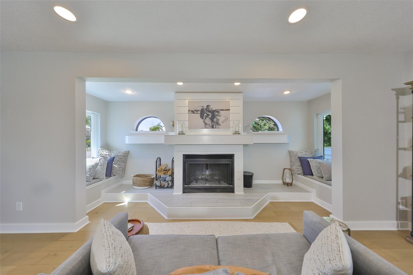 APOLLO BEACH UNIT SIX - Residential