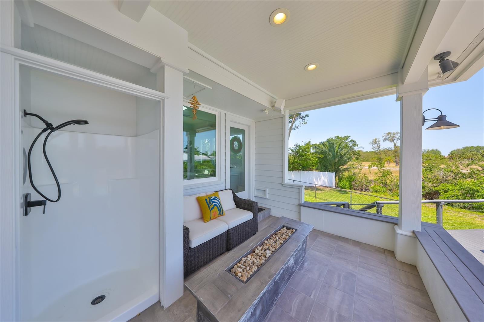 APOLLO BEACH UNIT SIX - Residential