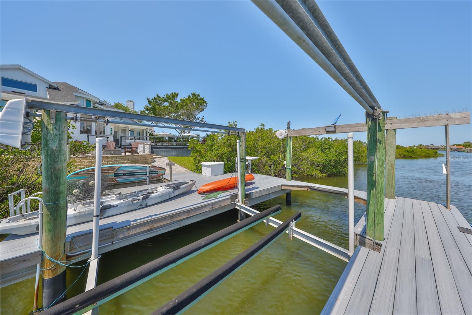 APOLLO BEACH UNIT SIX - Residential