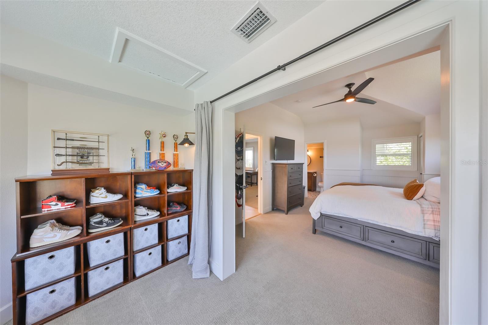 APOLLO BEACH UNIT SIX - Residential