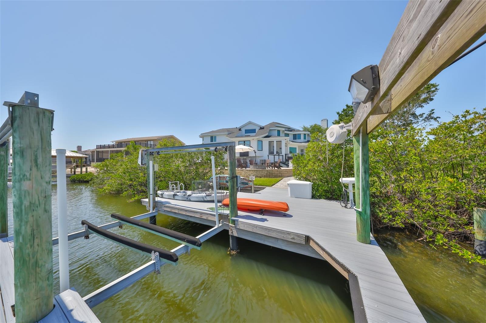 APOLLO BEACH UNIT SIX - Residential