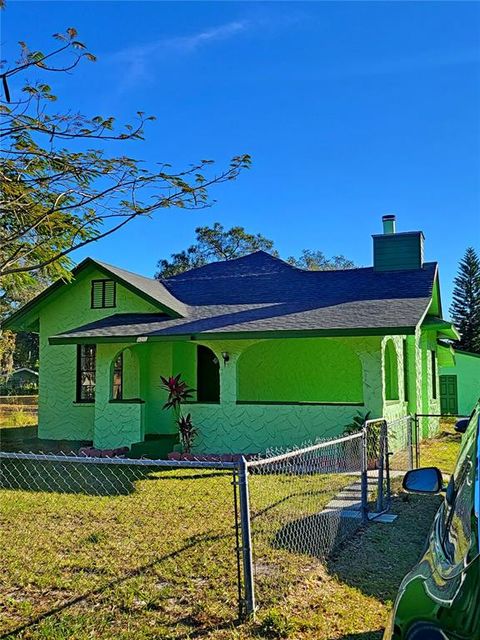 A home in WINTER HAVEN