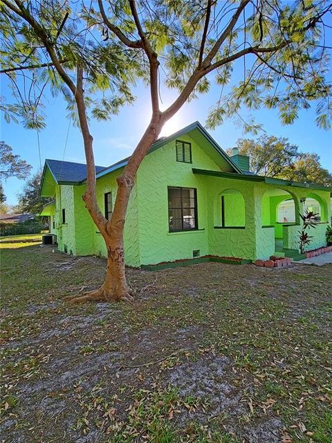 A home in WINTER HAVEN