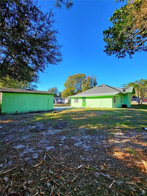 A home in WINTER HAVEN