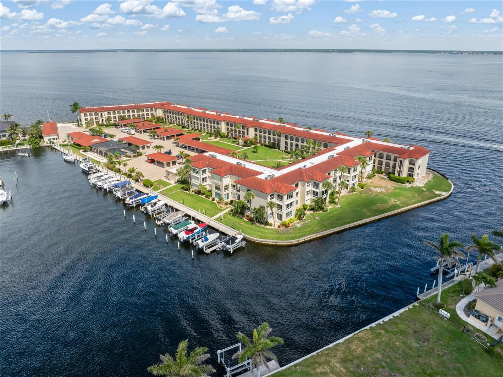 COLONY POINT - Residential