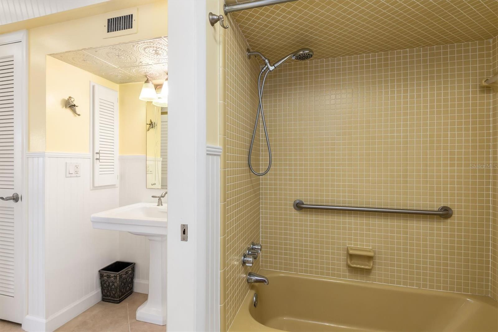 COLONY POINT - Residential