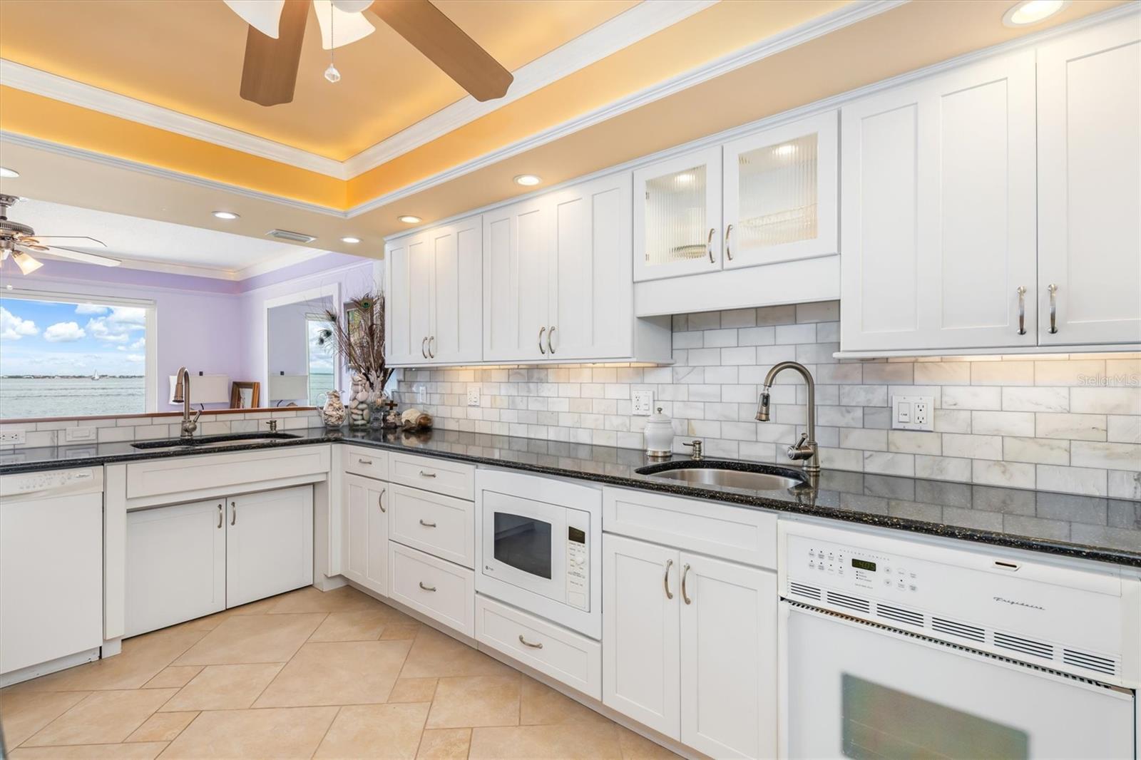 COLONY POINT - Residential