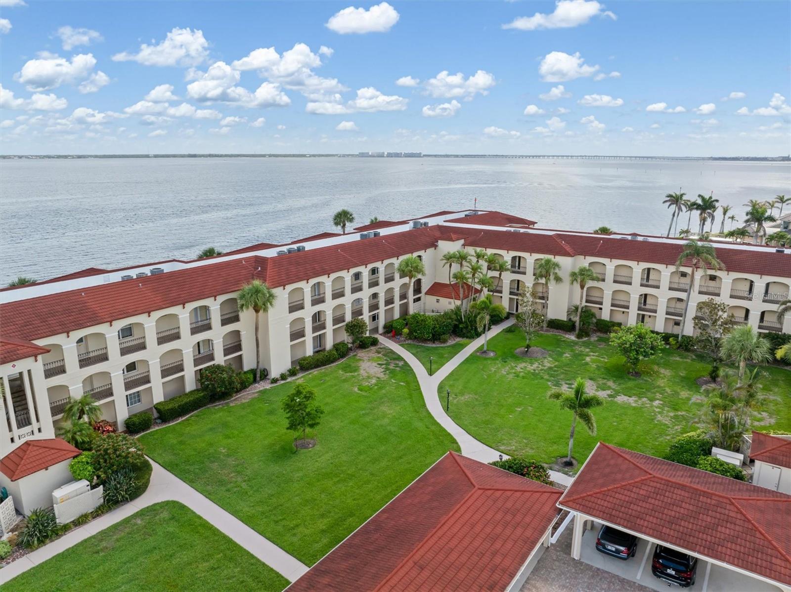 COLONY POINT - Residential