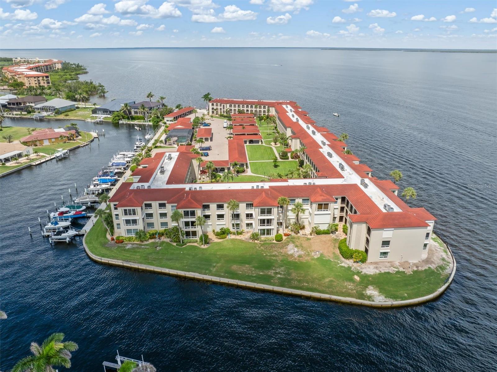 COLONY POINT - Residential