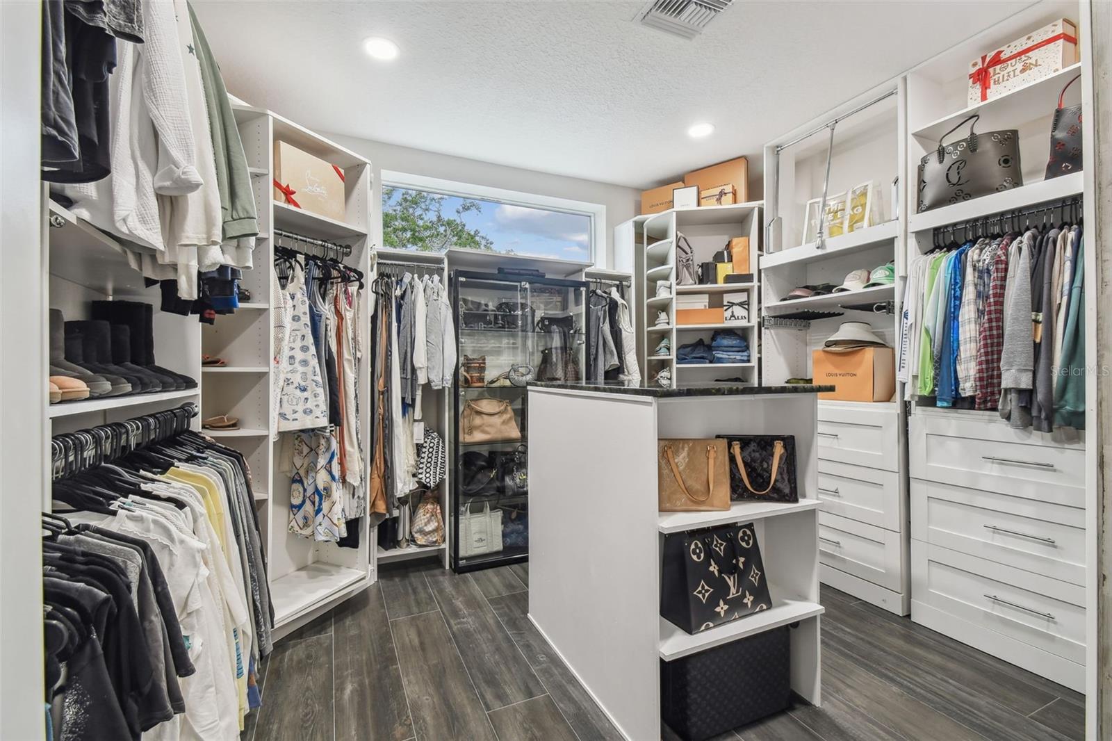 HARBORPOINTE - Residential