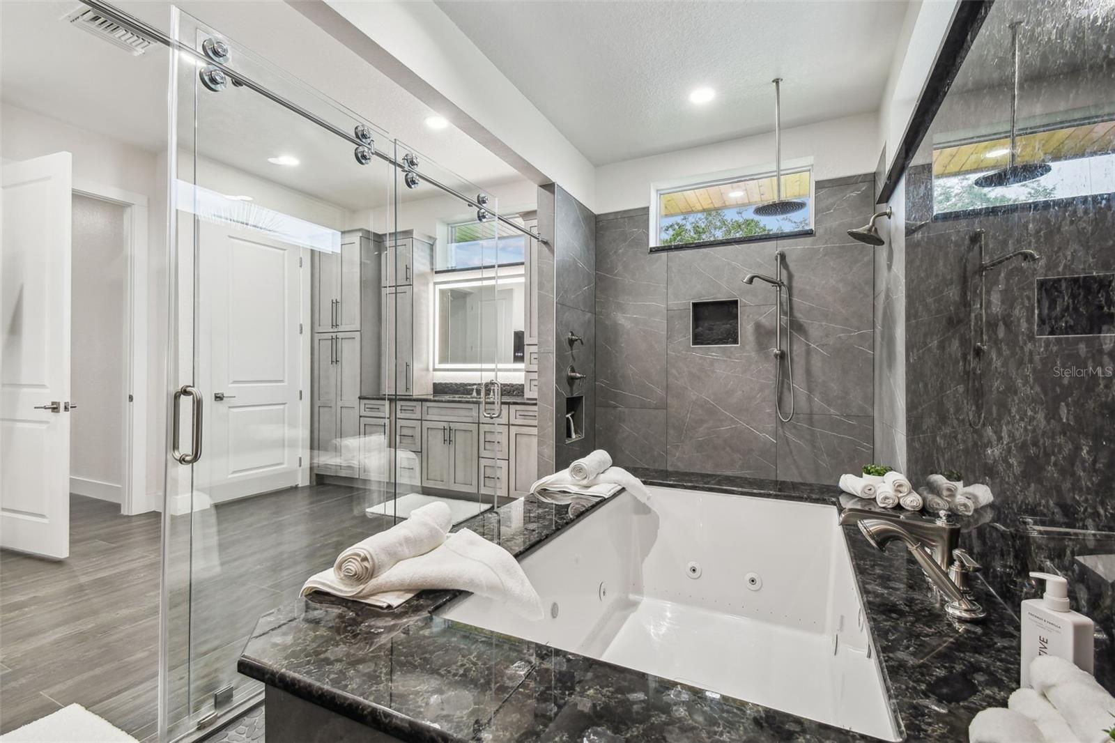 HARBORPOINTE - Residential