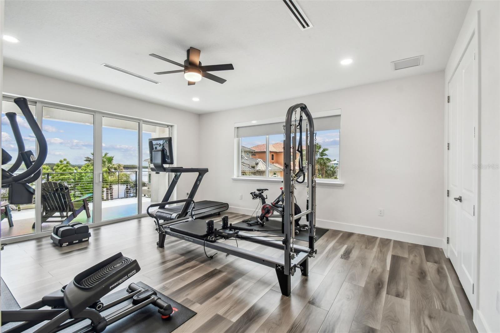 HARBORPOINTE - Residential