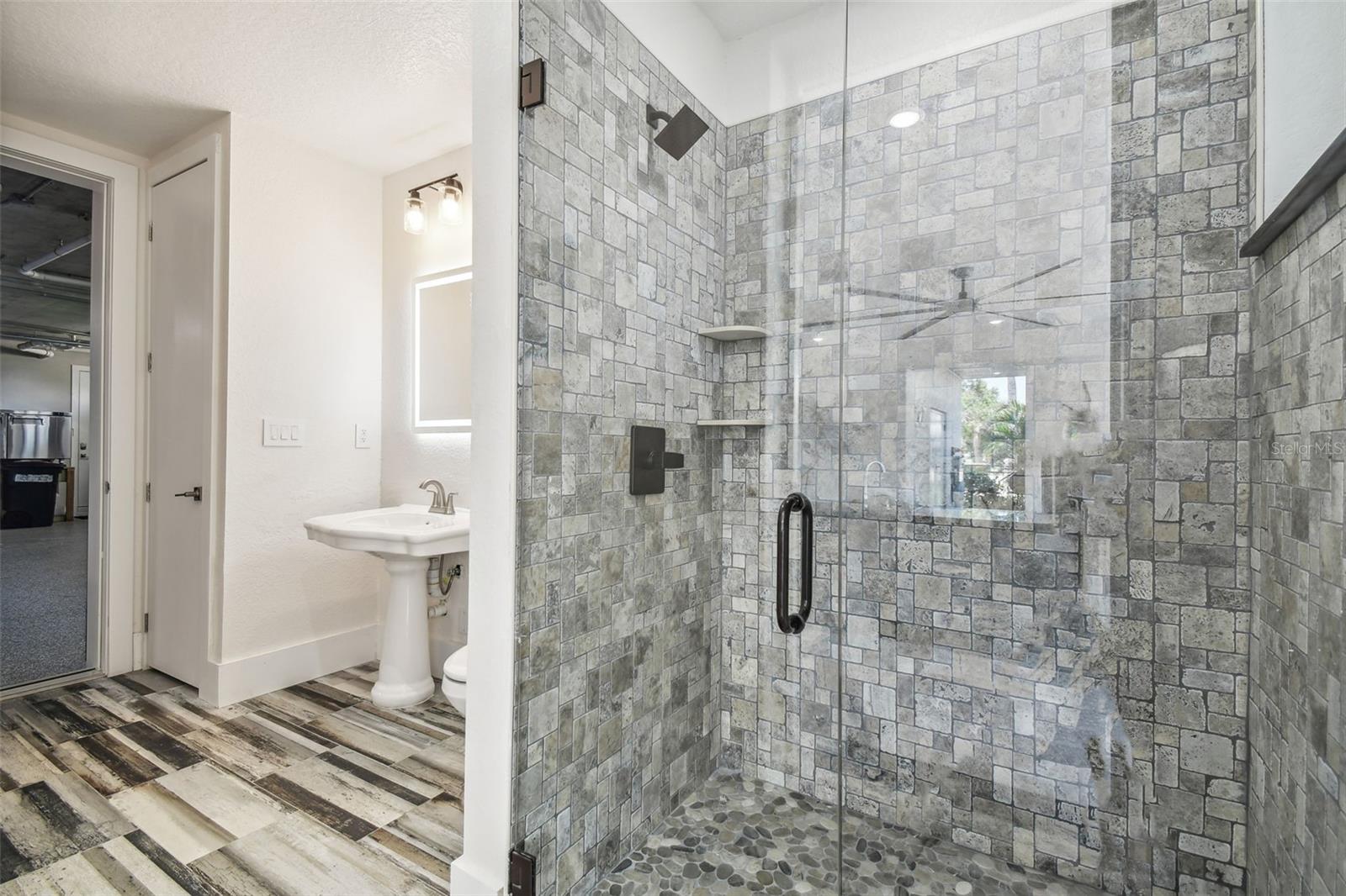 HARBORPOINTE - Residential