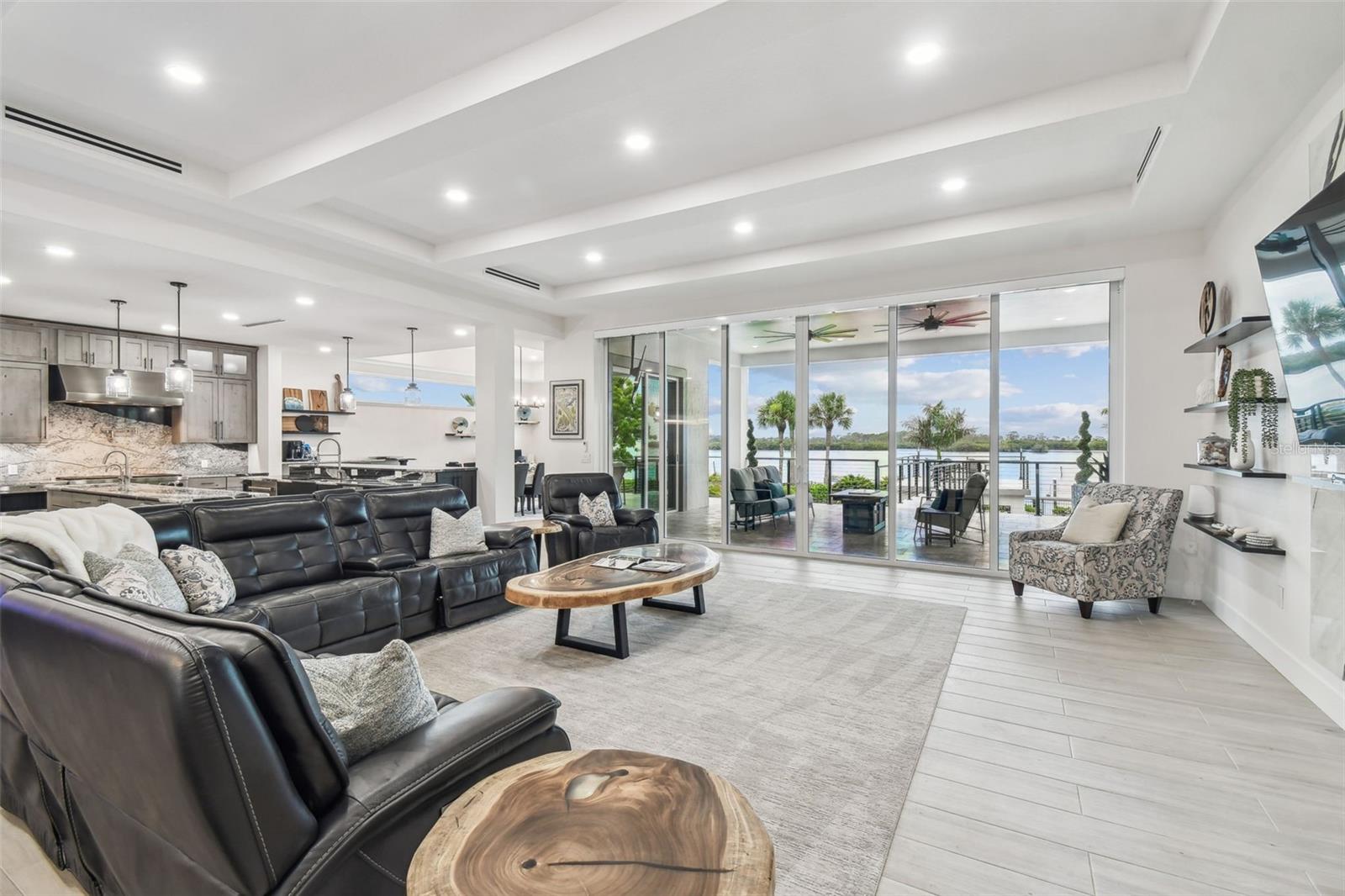 HARBORPOINTE - Residential