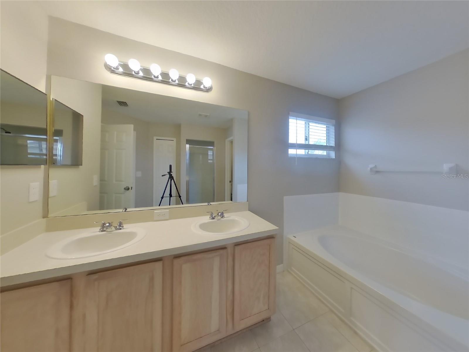 BRIDGEWATER PH 01 & 02 - Residential Lease