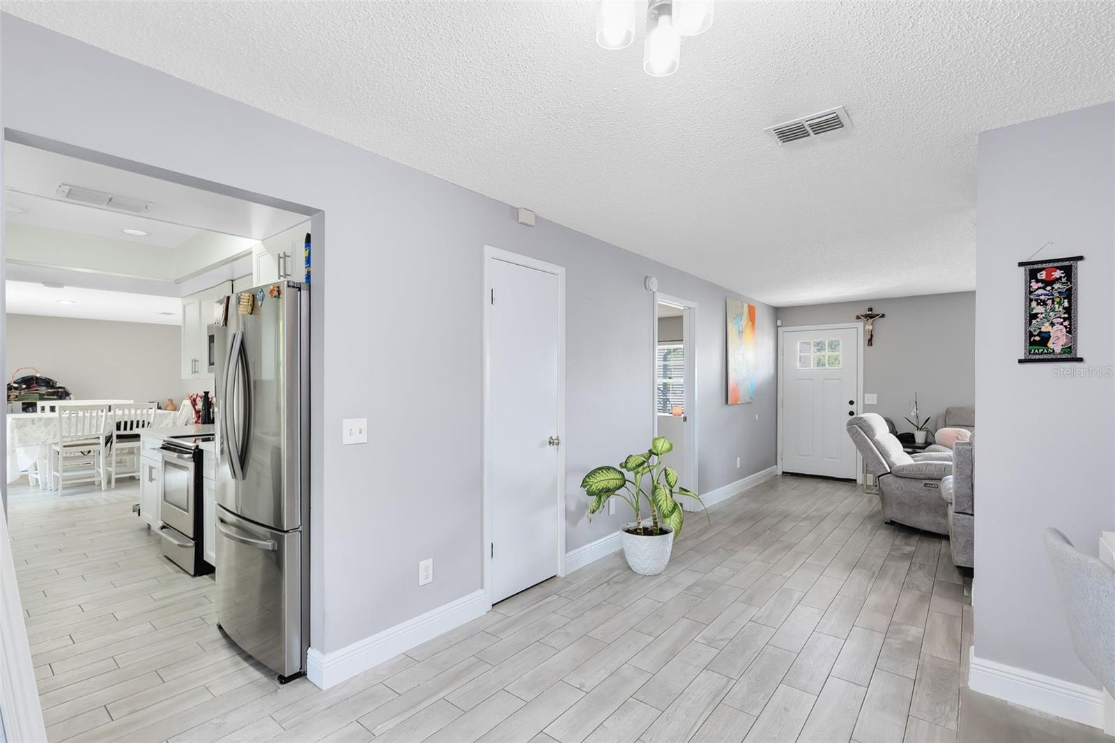 7741 PINE HOLLOW COURT