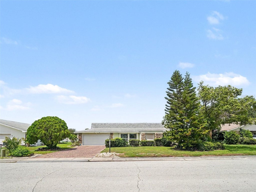 Photo of 1513 New Bedford Drive, Sun City Center, FL 33573 (MLS # O6441920)