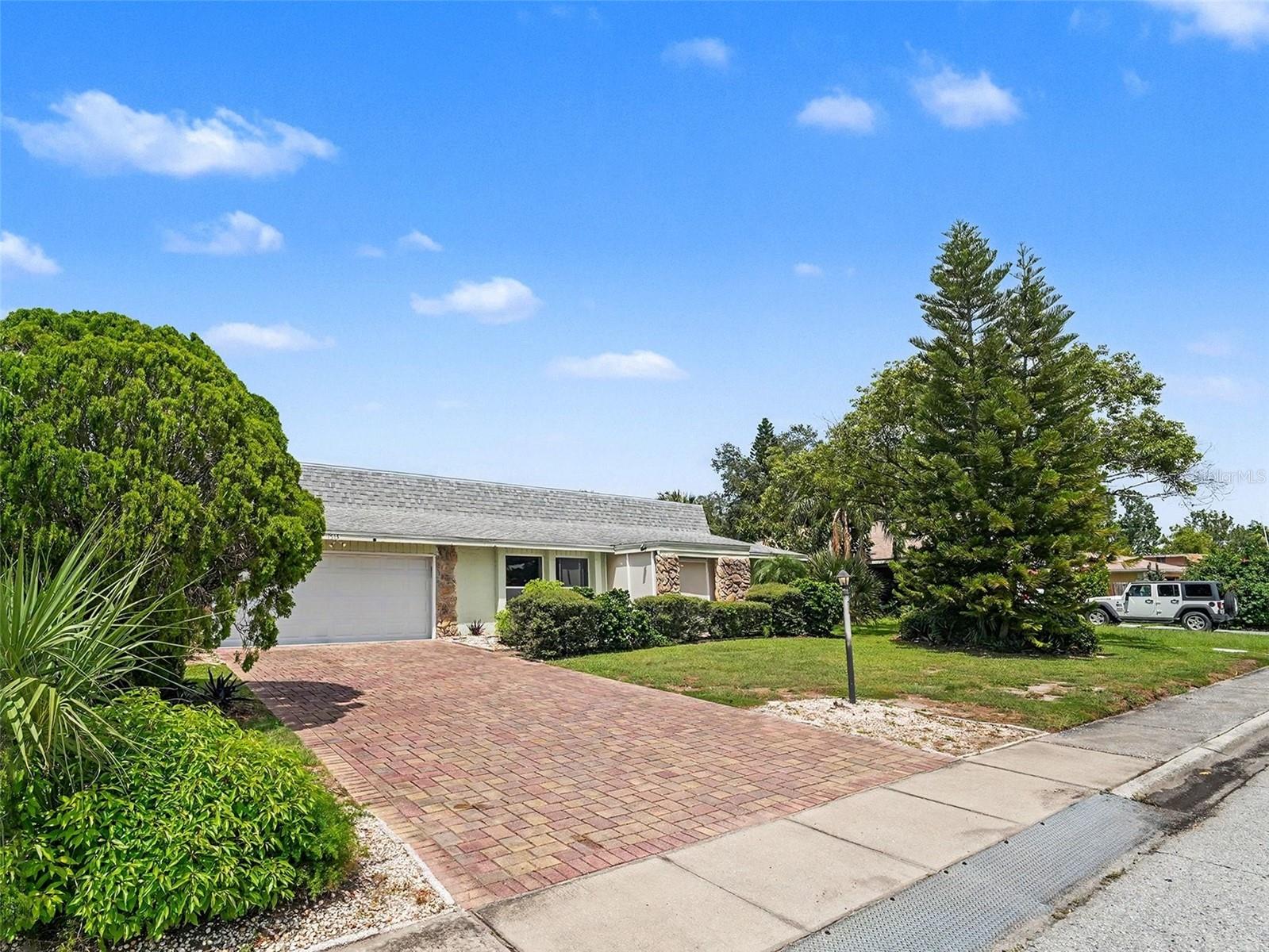 1513 NEW BEDFORD DRIVE, SUN CITY CENTER, FL, 33573 2 1513 NEW BEDFORD DRIVE