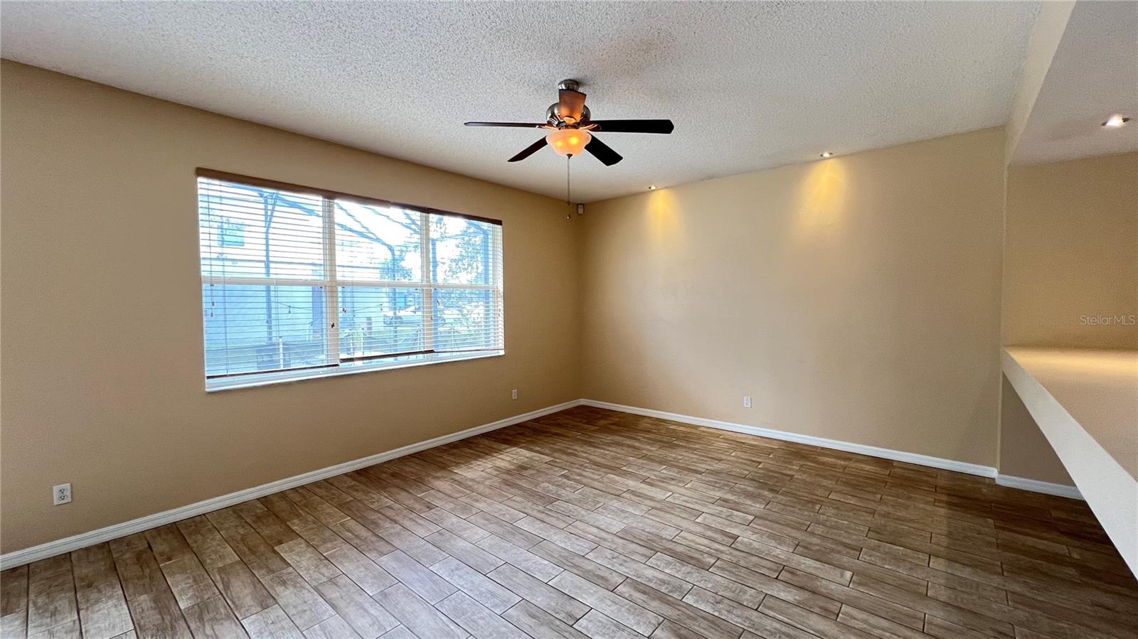 SUNRISE LAKES PH III SUB - Residential Lease