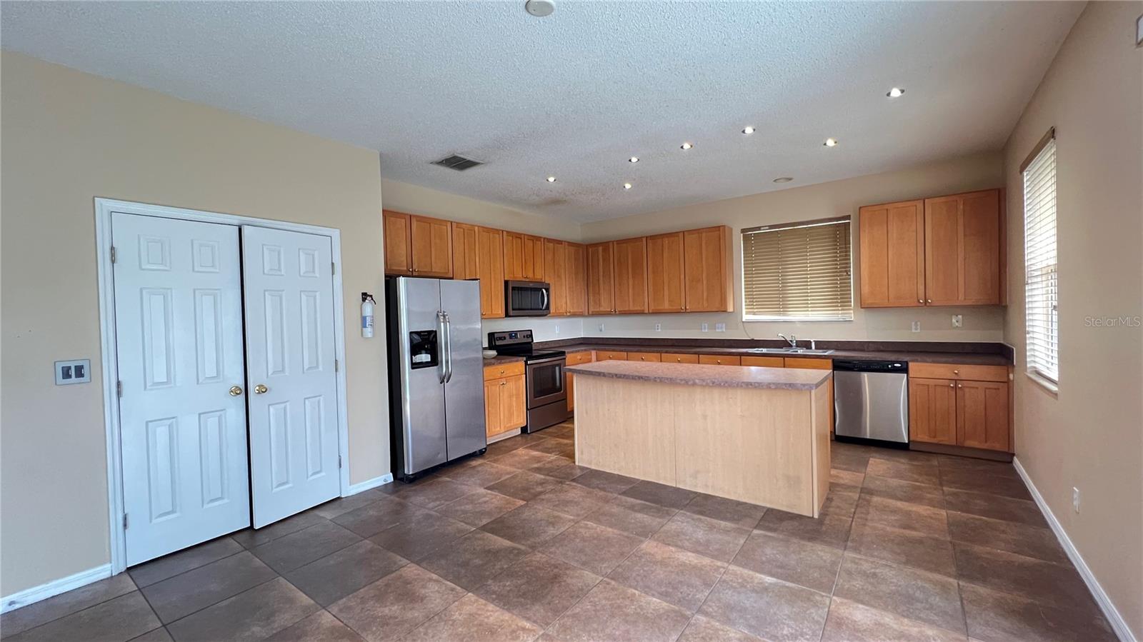 SUNRISE LAKES PH III SUB - Residential Lease